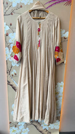 Pretty Mul chanderi full suit with beautiful handwork in cream