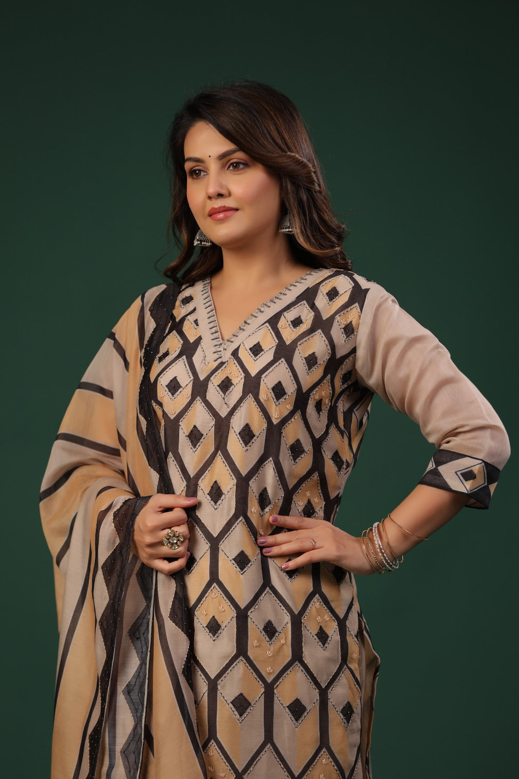Super gorgeous jamdani katha stitch suit and fully beaded!