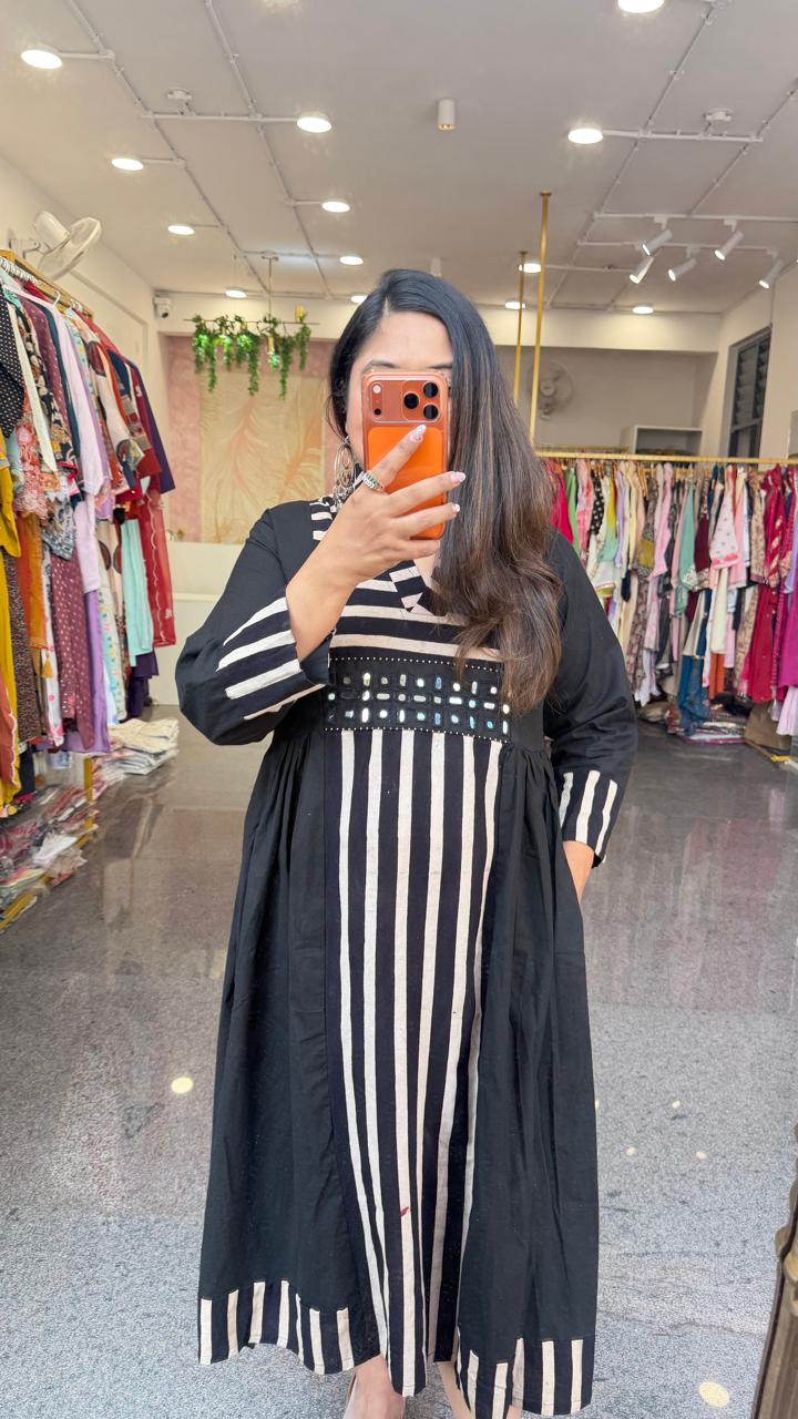 Beautiful black real mirror stripes one piecE