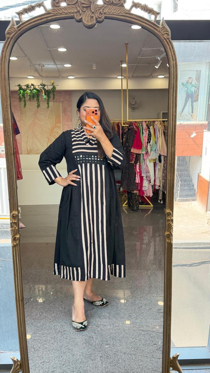Beautiful black real mirror stripes one piecE
