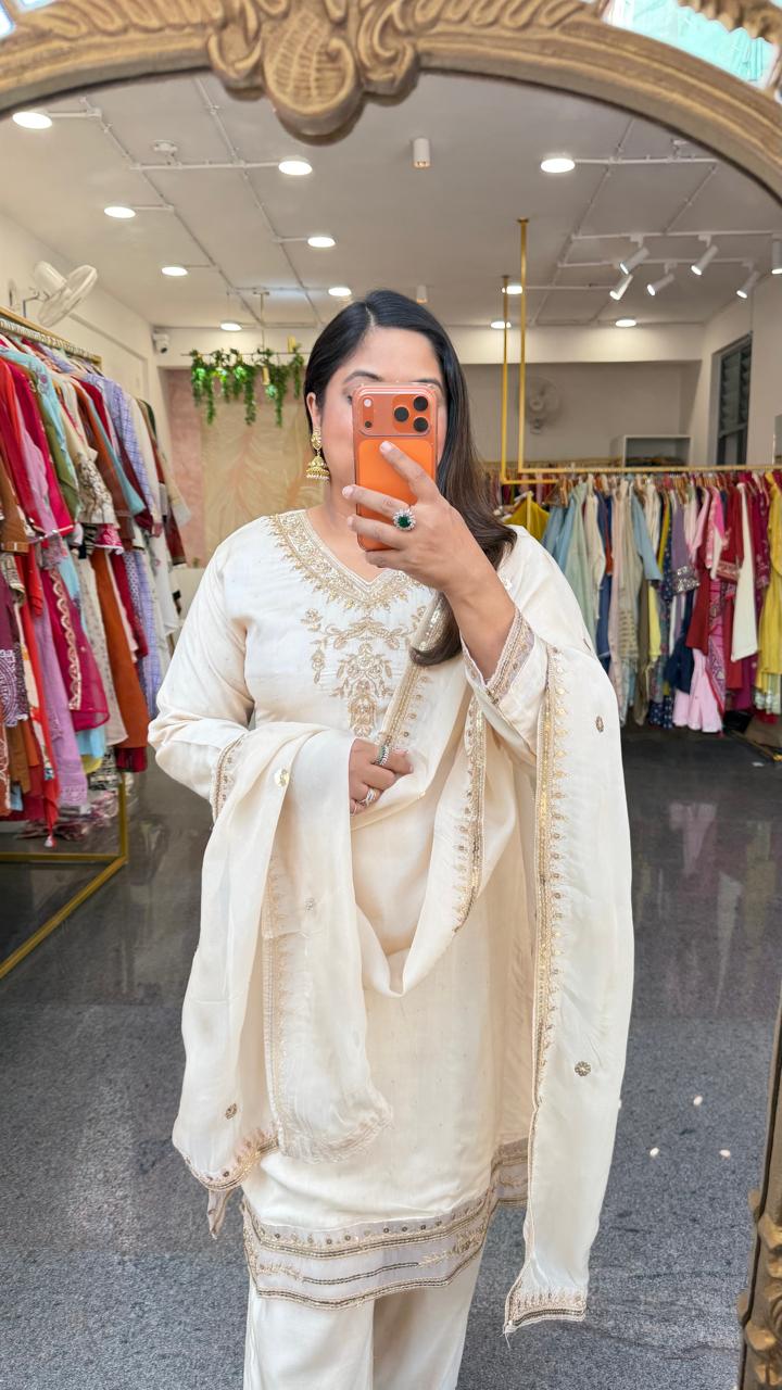 Celebrity design! Pure Mul silk with zari weaving full suit set in ivory