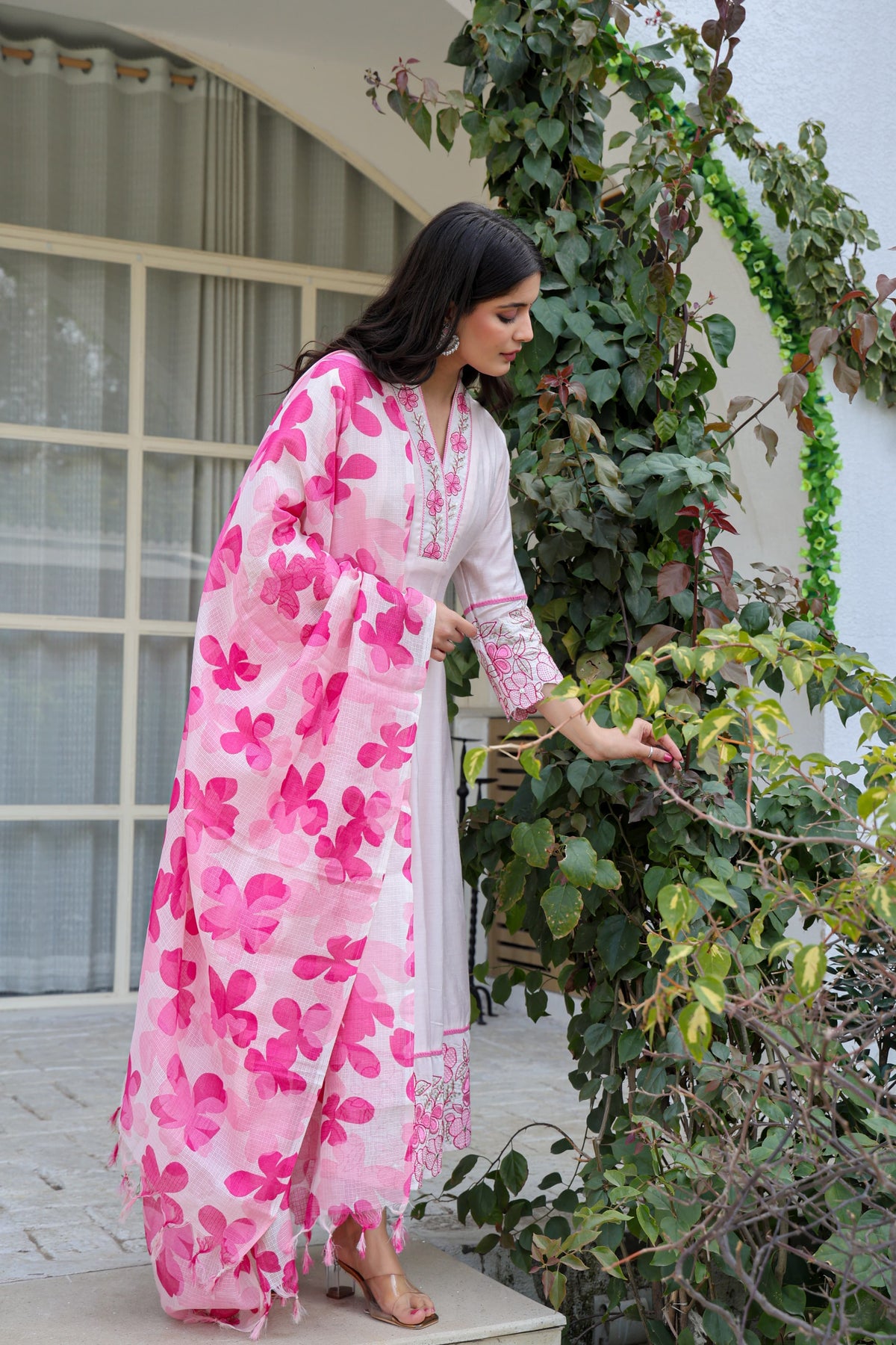 Smart n beautiful muslin silk suit set with full appliqué work