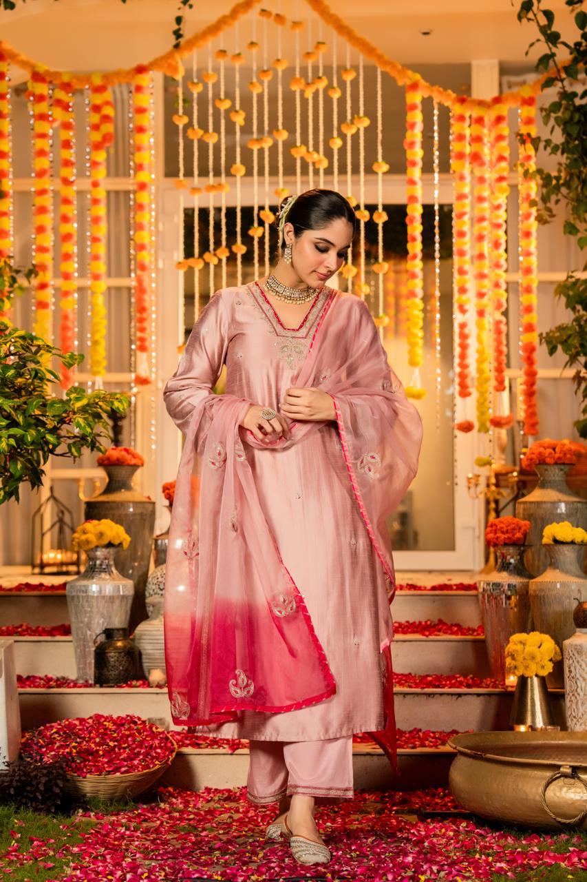 Wow dola silk zari detailing suit set in pink