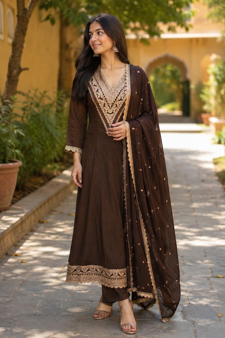 Pretty silk Zari detailing suit set in brown