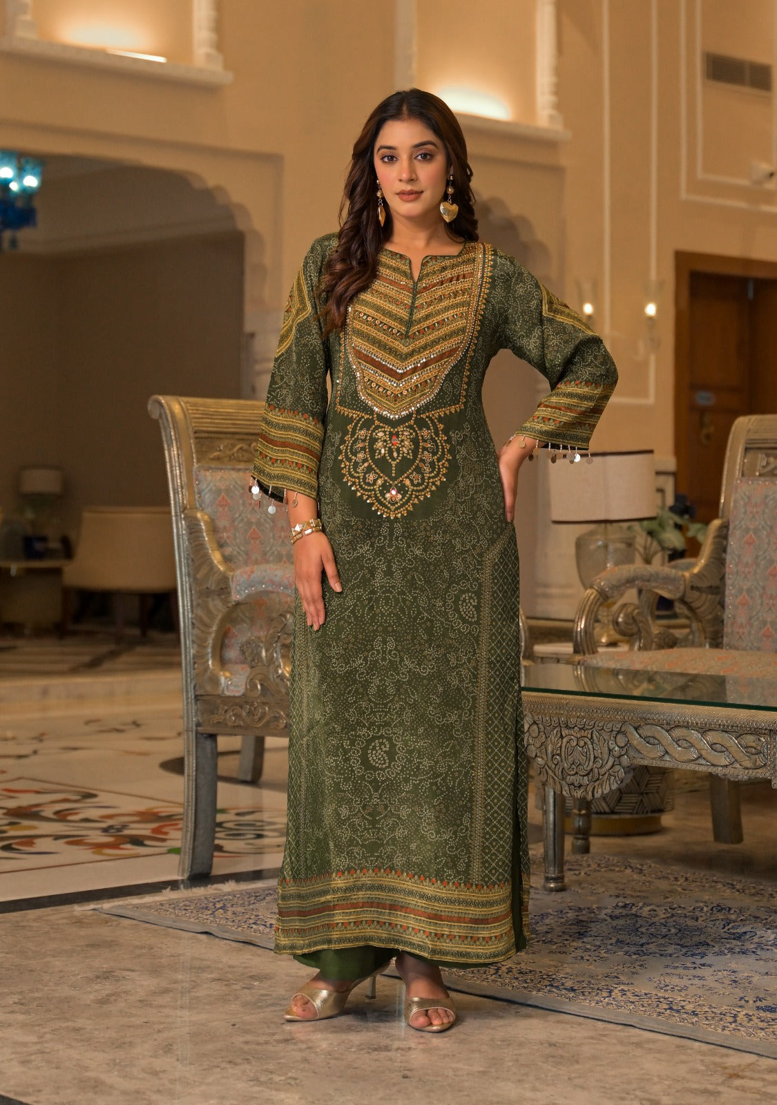 Super pretty crepe silk lining bandhani Phiran paired with pants