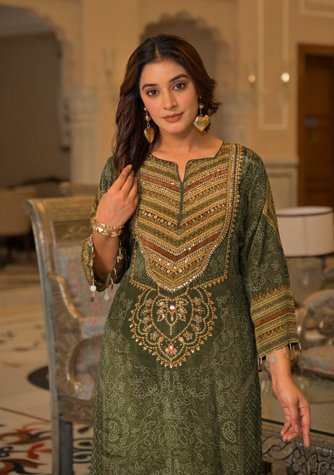 Super pretty crepe silk lining bandhani Phiran paired with pants