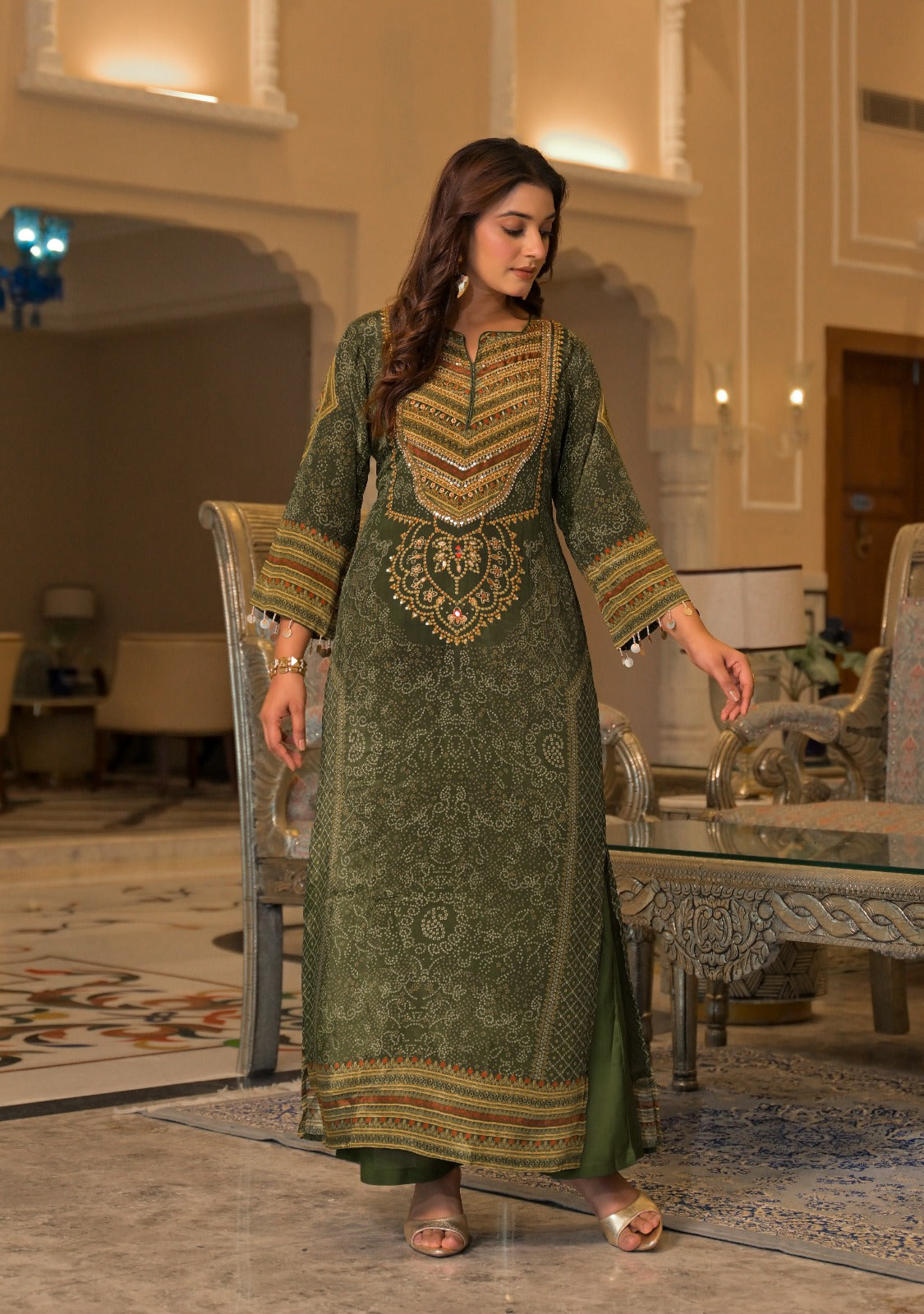 Super pretty crepe silk lining bandhani Phiran paired with pants