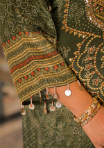 Super pretty crepe silk lining bandhani Phiran paired with pants