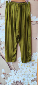 Premium Mul chanderi with bandhani detailing suit set in green