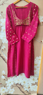 Premium mulchander with zari detailing full suit in Rani pink