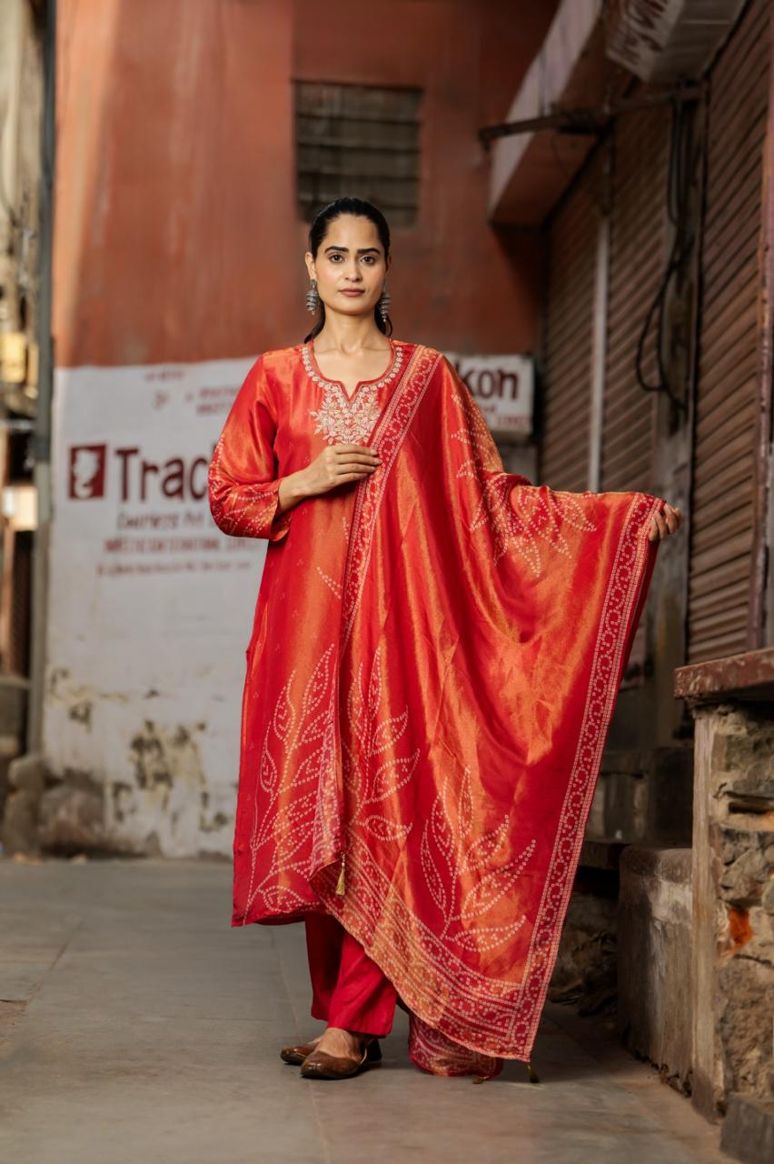 Shimmer tissue with hand work suit set