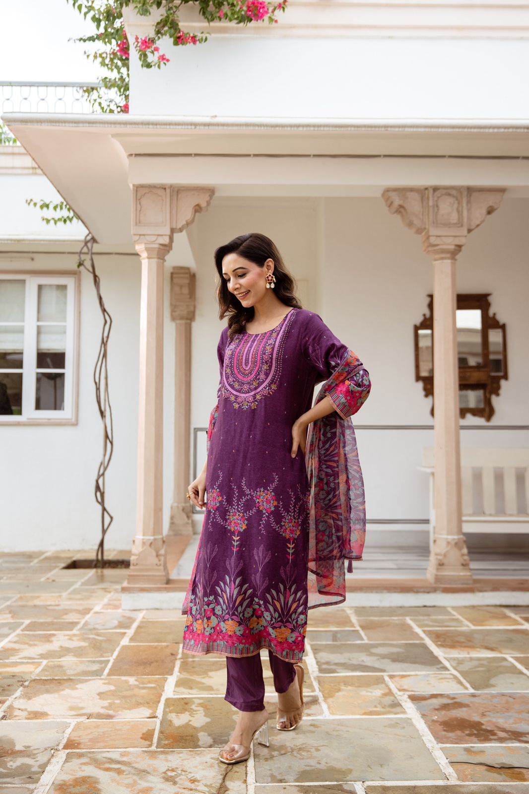 Pretty dola silk suit set paired with organza dupatta