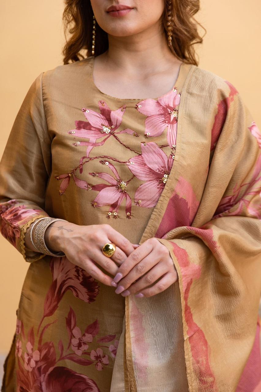 Pretty shimmer tissue lining suit