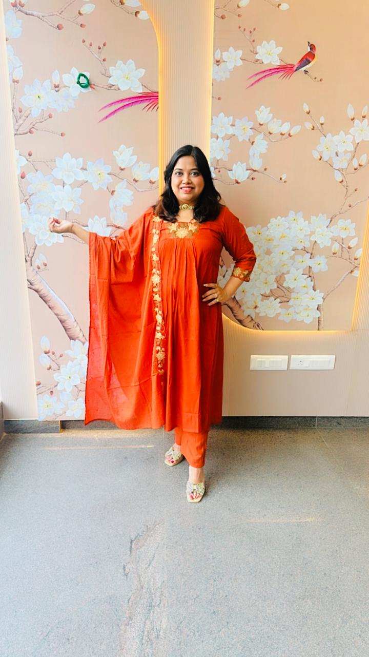 Heavy rayon with pretty embroidered lace detailing suit set