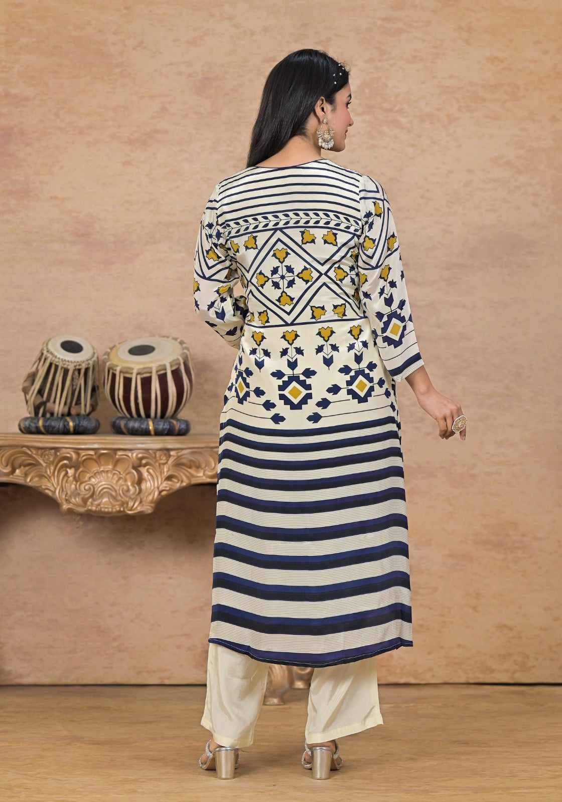 Pure crepe lining suit set with beautiful hand work