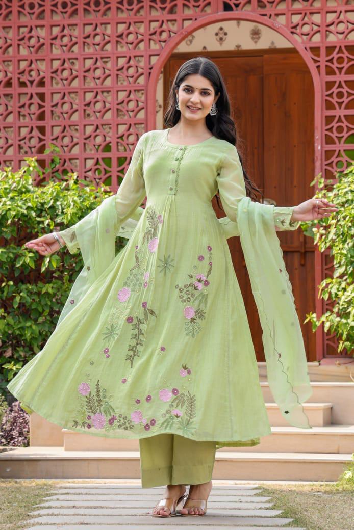 Premium Mul chanderi lining suit set with beautiful embroidery all over