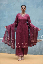 Pretty cotton suit with border