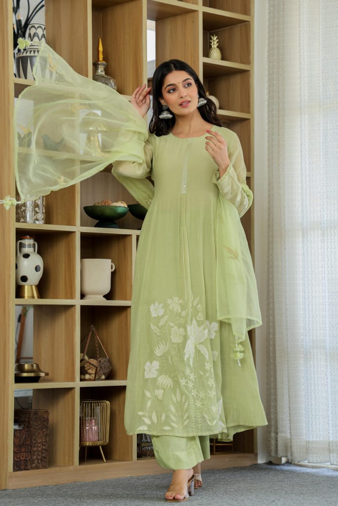 Wow Mul chanderi applique work lining suit set