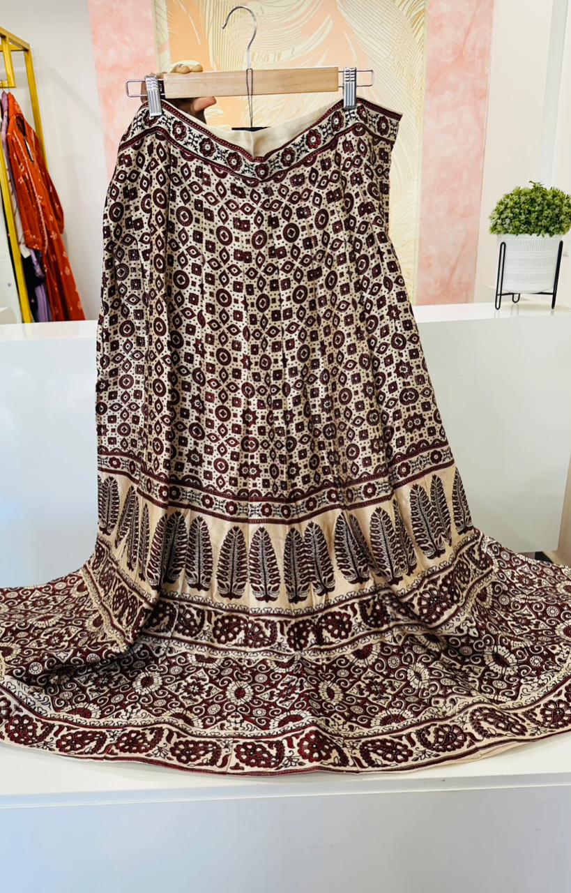 Gaji silk lining skirt