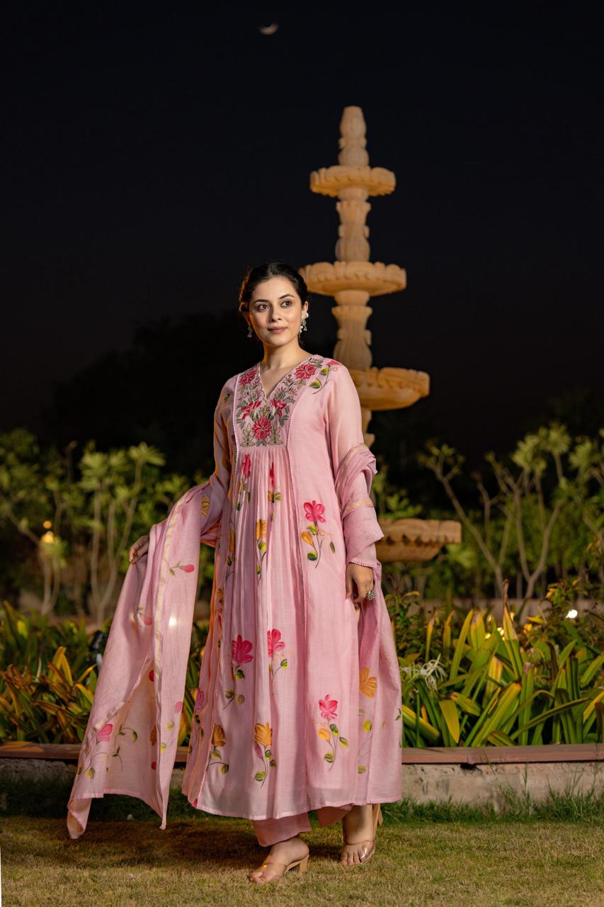 Timeless beauty ! Premium Mul Chanderi lining suit set in pink.