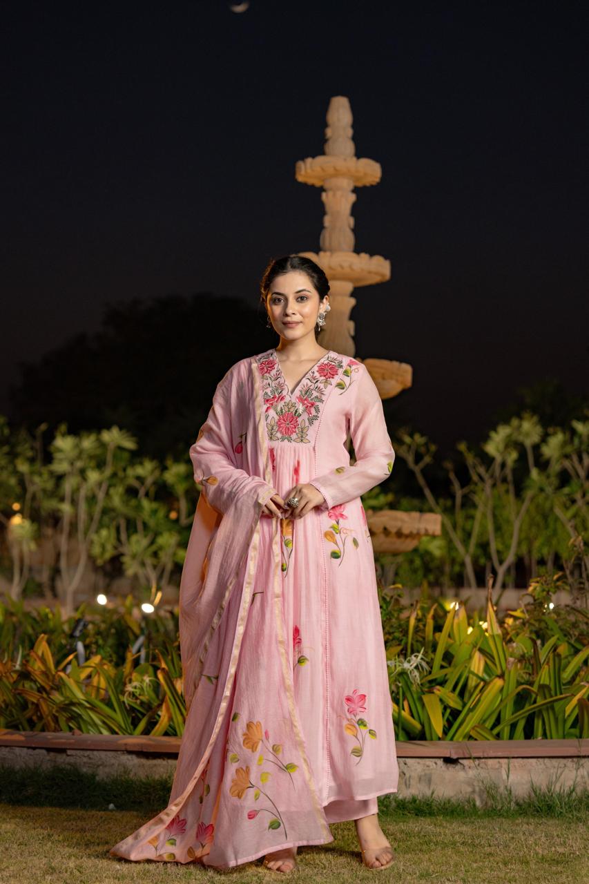 Timeless beauty ! Premium Mul Chanderi lining suit set in pink.
