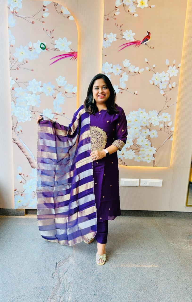 Wow Mul Chanderi with Zari detailing n tissue dupatta