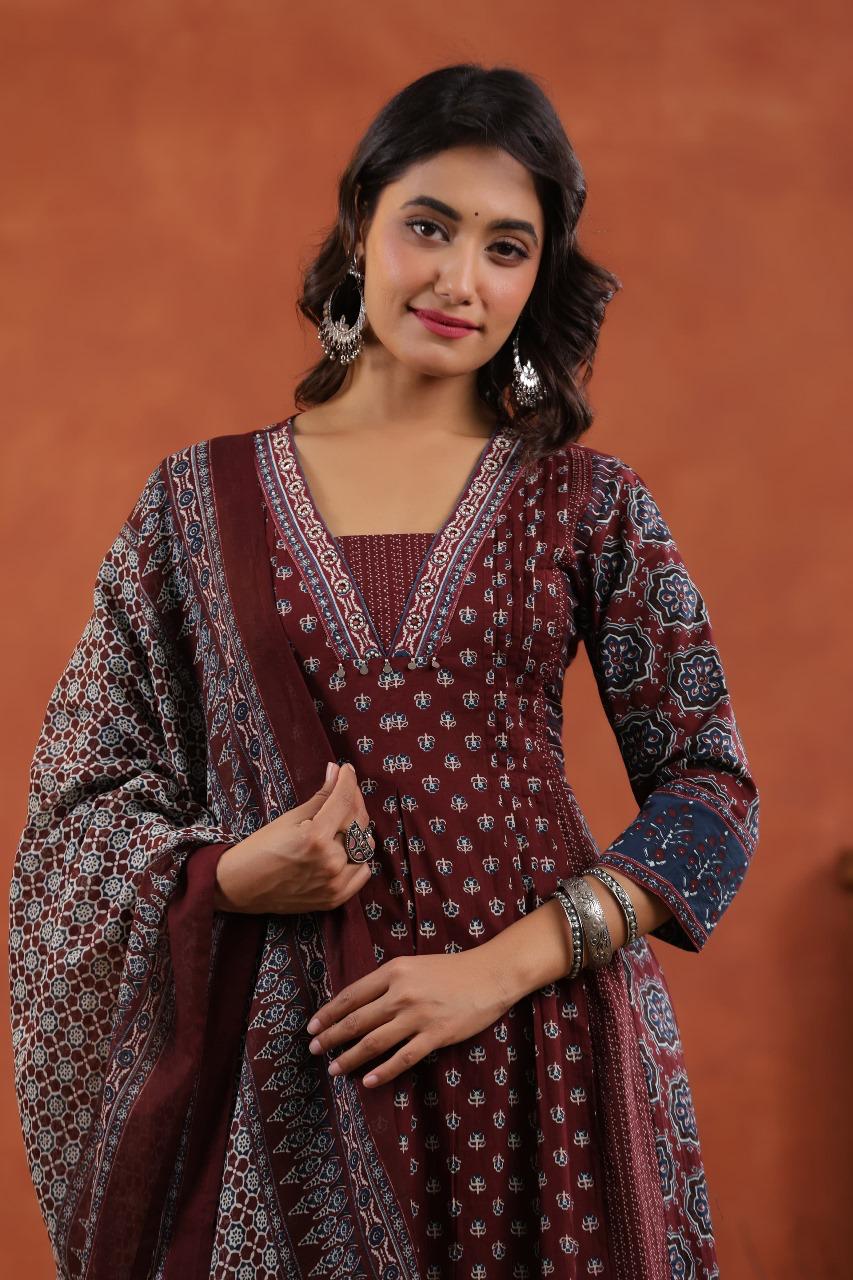 Restocked the best selling V neck cotton suit set