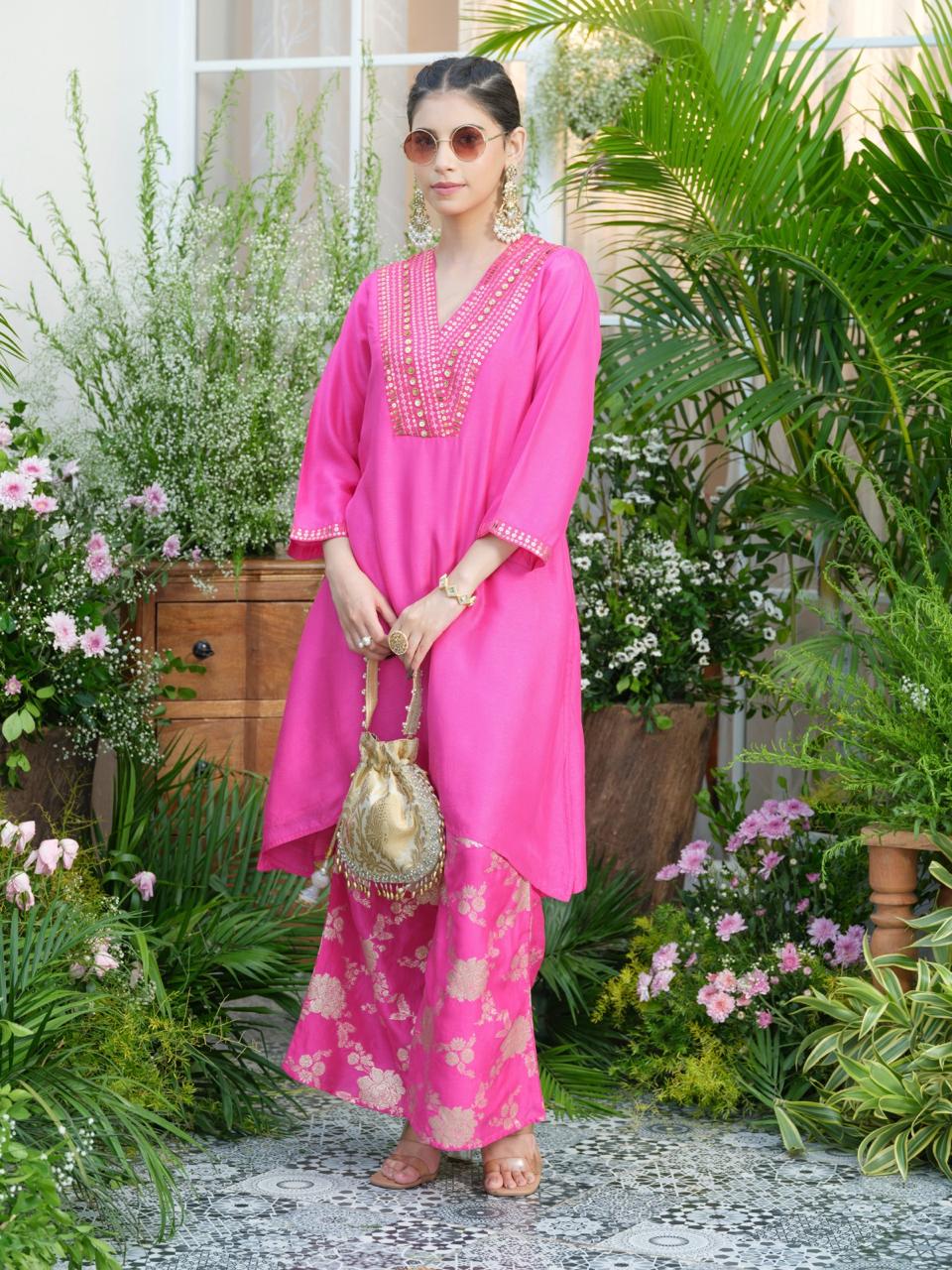 Pretty Banarasi pant shimmer tissue kurta V neck kurta pant