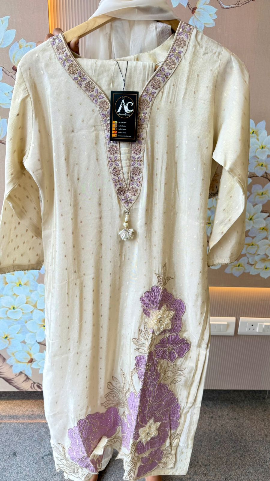 Tissue suit set with gold Zari weaving n appliqué work (slim fit)