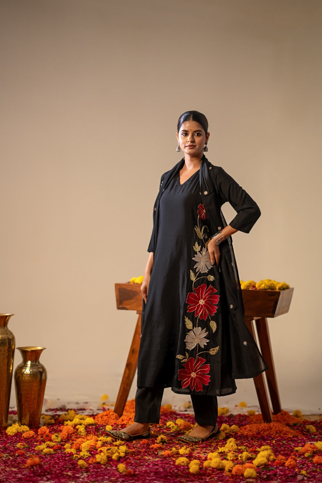 Embroidered full suit set in black