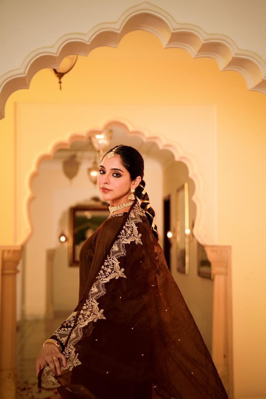 Pretty santoori silk Zari detailing suit set