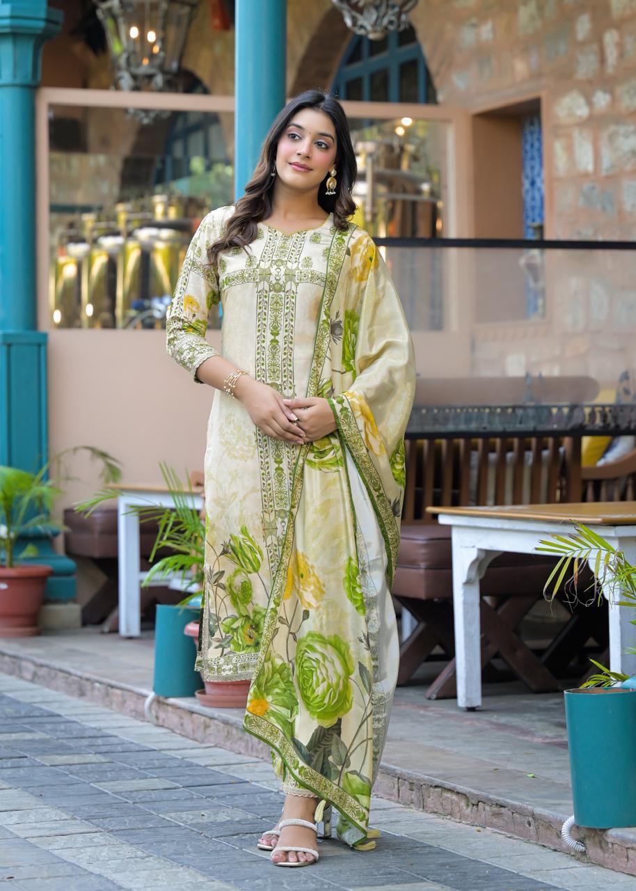 Pretty Pretty lining crepe suit set in green