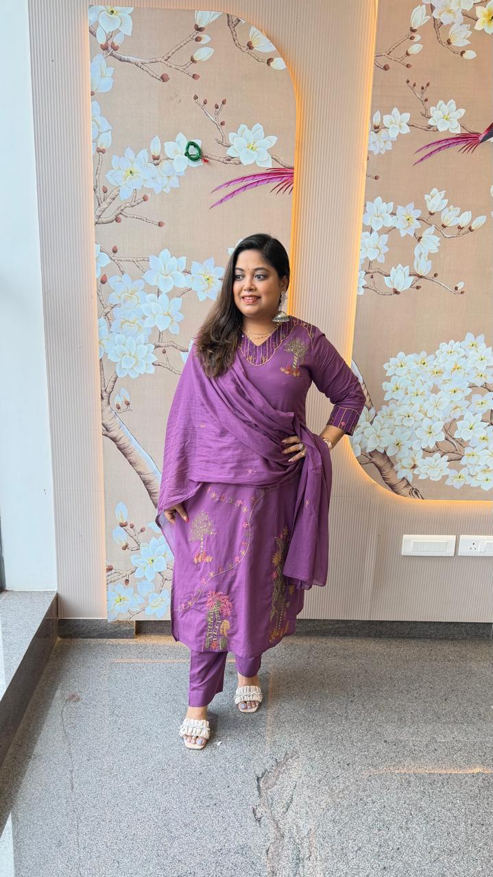 Pure cotton fully embroidered withorgenza lace detailing suit