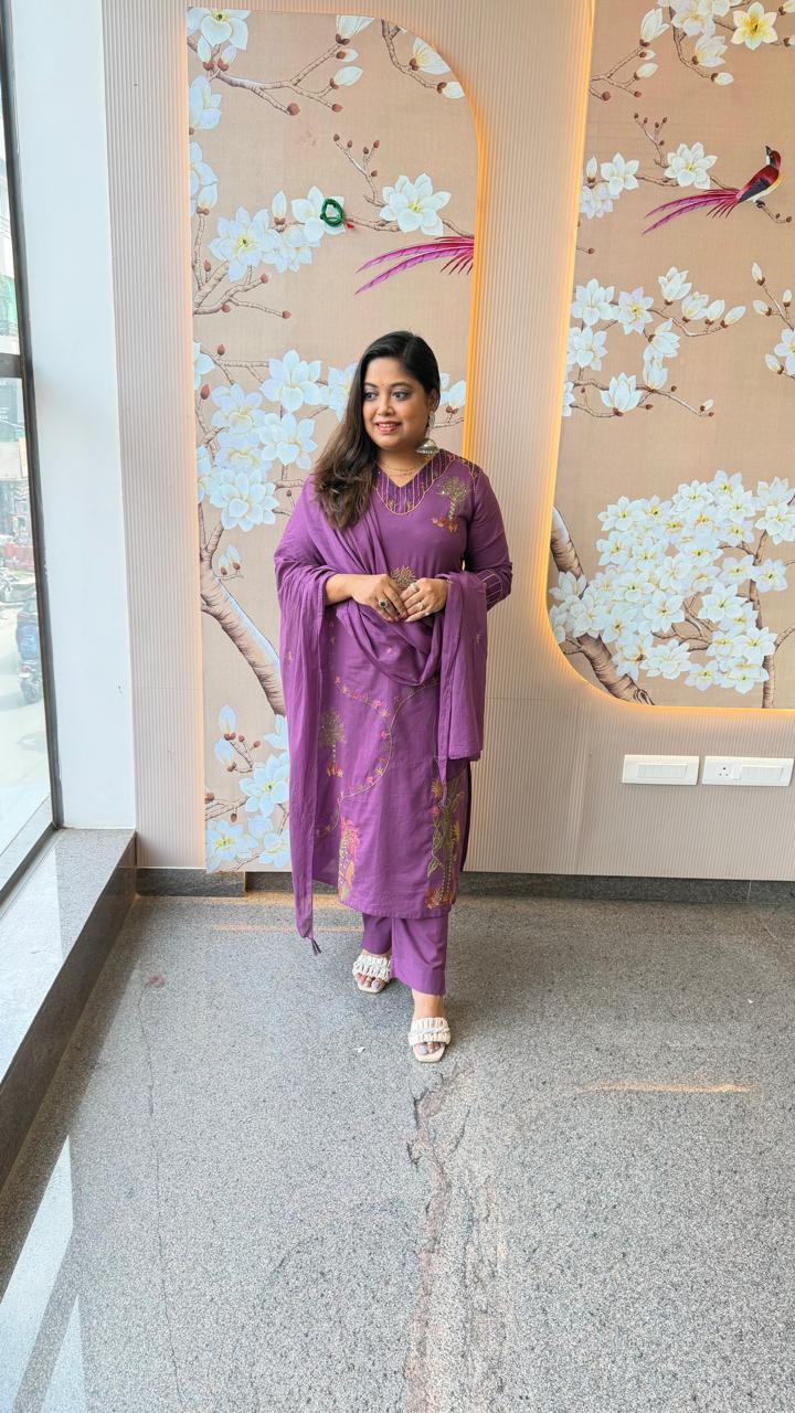 Pure cotton fully embroidered withorgenza lace detailing suit