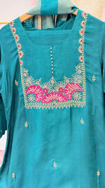 Super pretty dola silk Zari detailing suit in Green