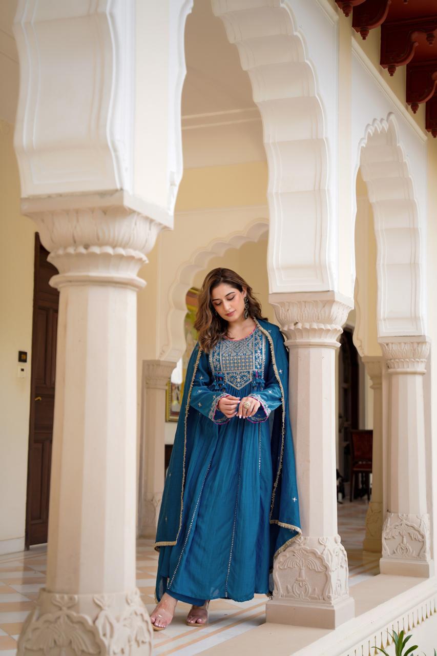 Gorgeous Santorini silk suit set in blue