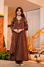 Restocked !! Beautiful Santoori silk embroidered suit set in brown !!
