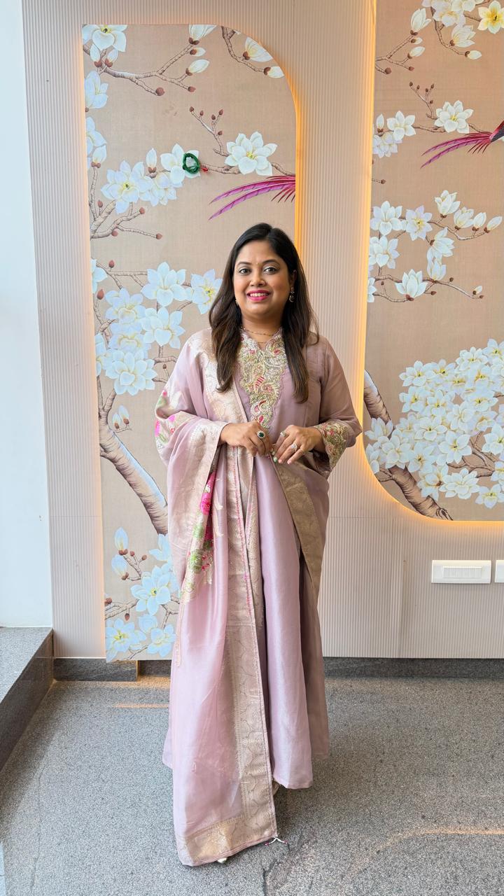 Premium designer back tissue set paired with Banarasi dupatta