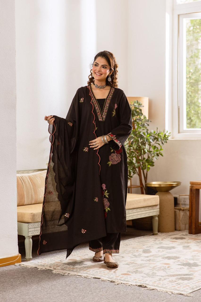 Wow embroidered full suit set in black