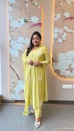 Bestseller Pretty pretty premium chinon in green colour