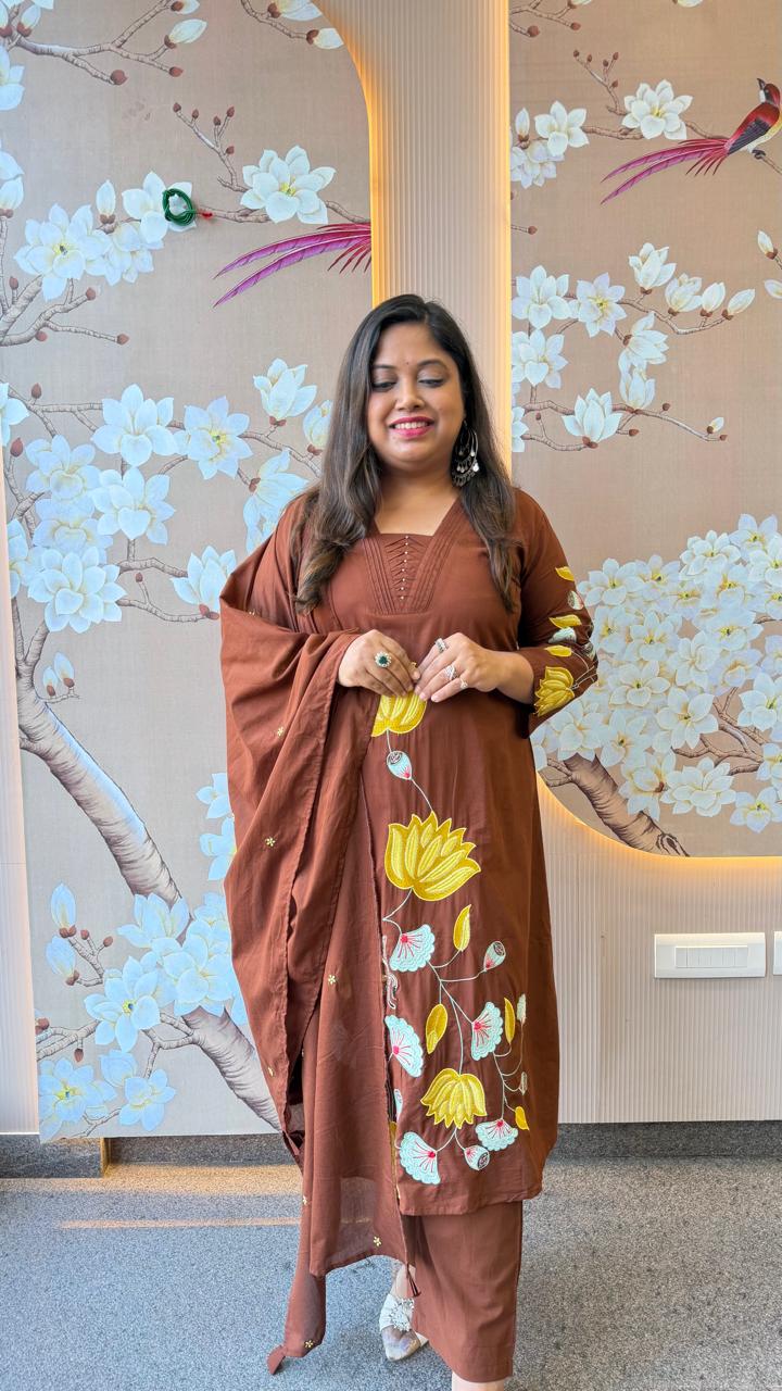 A line Applique work cotton suit set in brown(comfort fit)