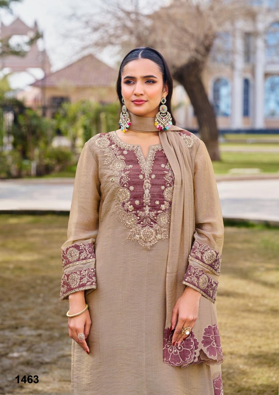 Must have crushed tissue applique suit set