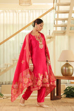 Pretty Russian silk hand work banarsai suit set in pink