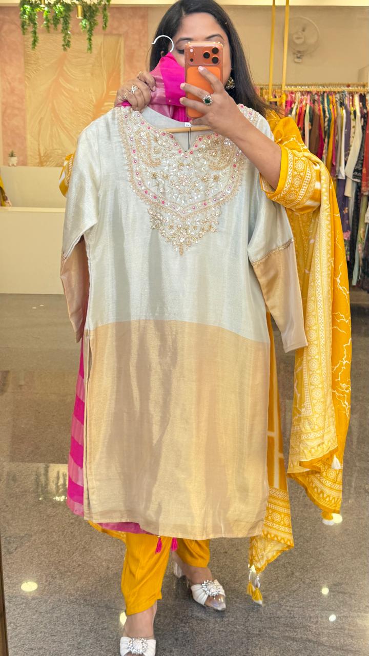 Premium soft tissue with pretty hand work paired with Rani pink tissue dupatta