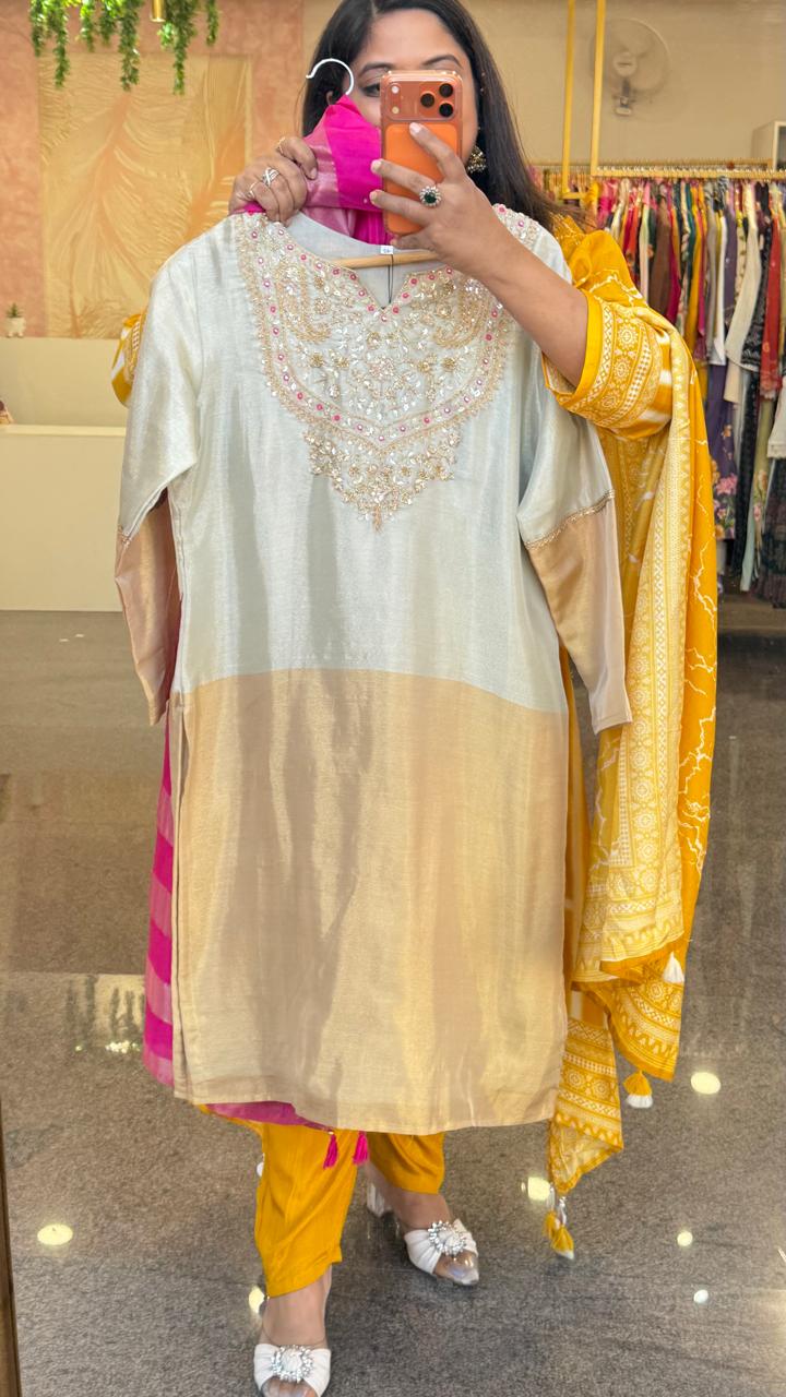 Premium soft tissue with pretty hand work paired with Rani pink tissue dupatta