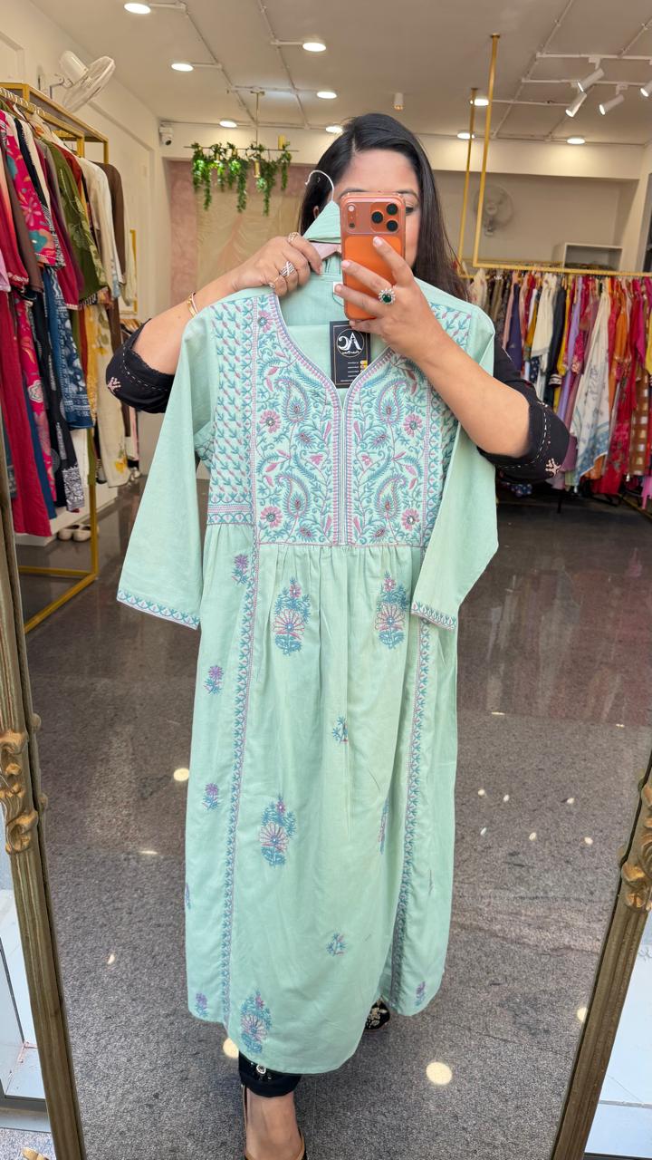 Beautiful paisley embroidered Mul cotton lining suit set in green colour