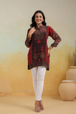 Pretty crepe hip covering top
