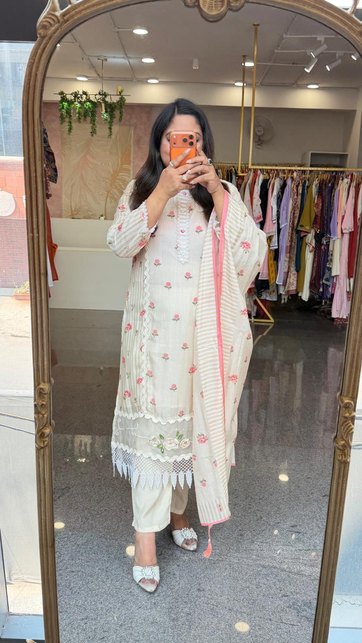 Super soft Mul silk lace detailing suit set (true to size)