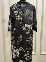 Mul silkfull suit with lace detailing in black
