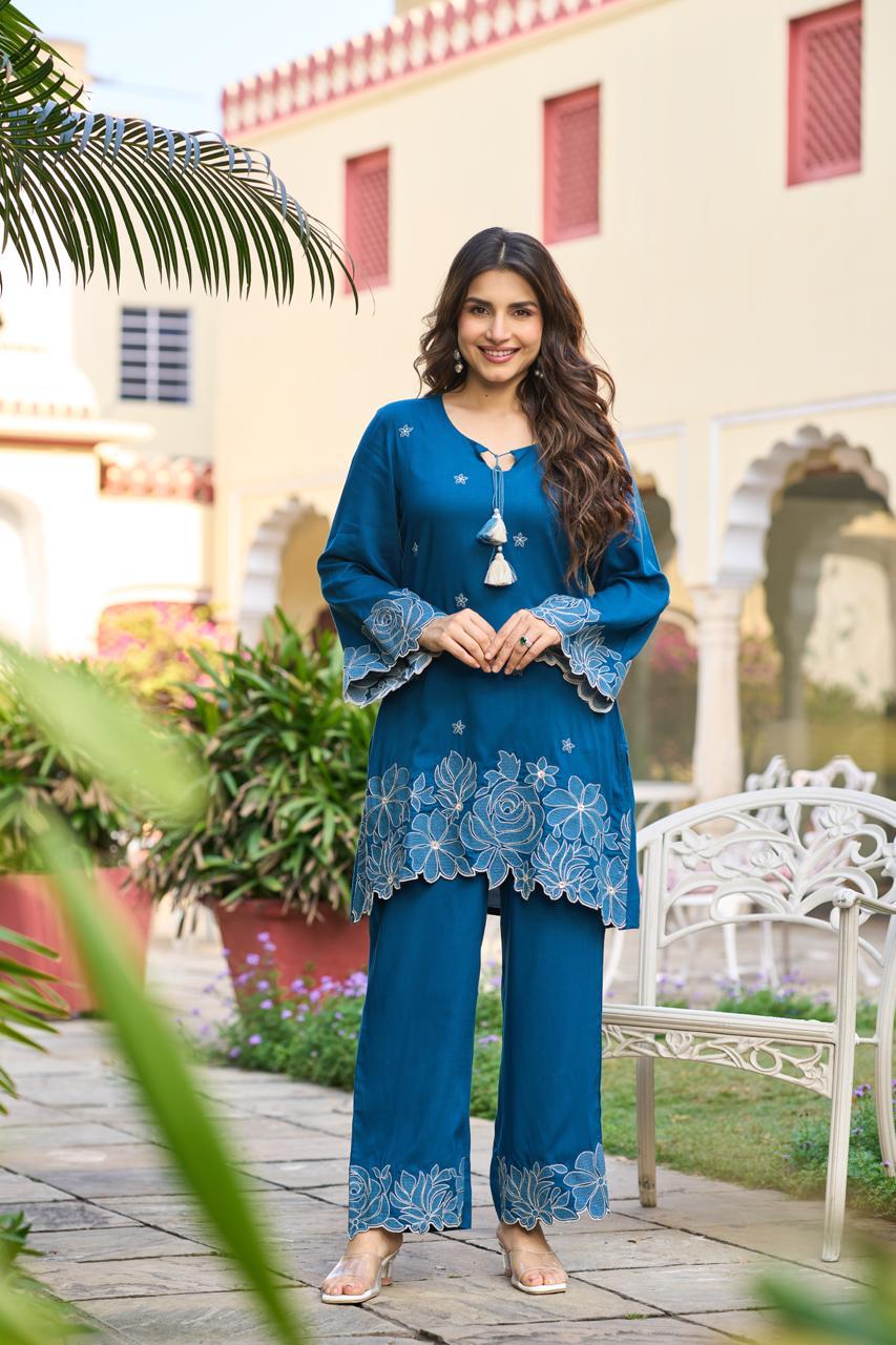 Slub cotton applique work co ord in blue